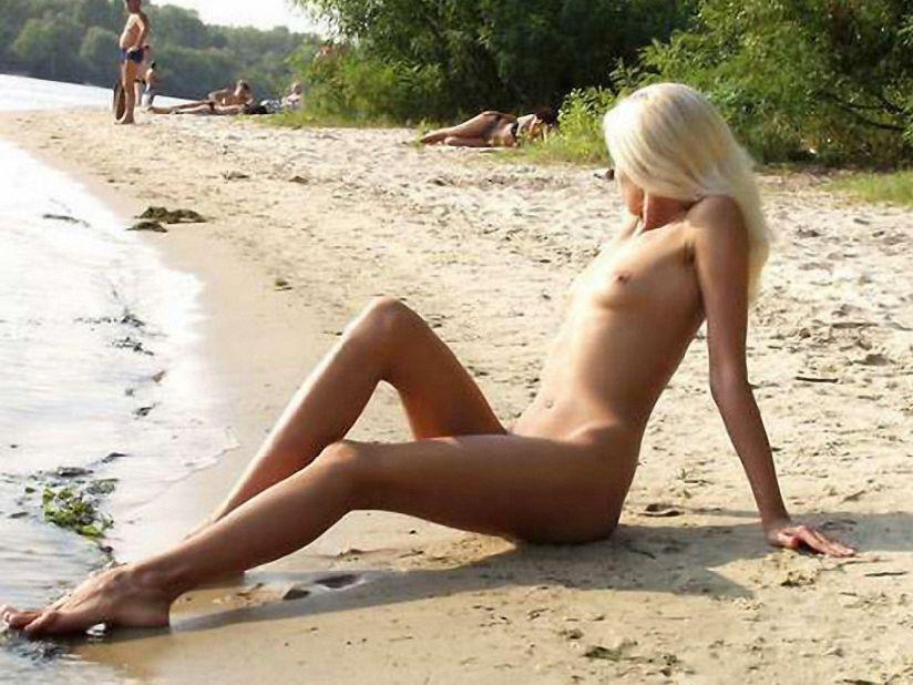 Порно с обнаженными девушками на пляже