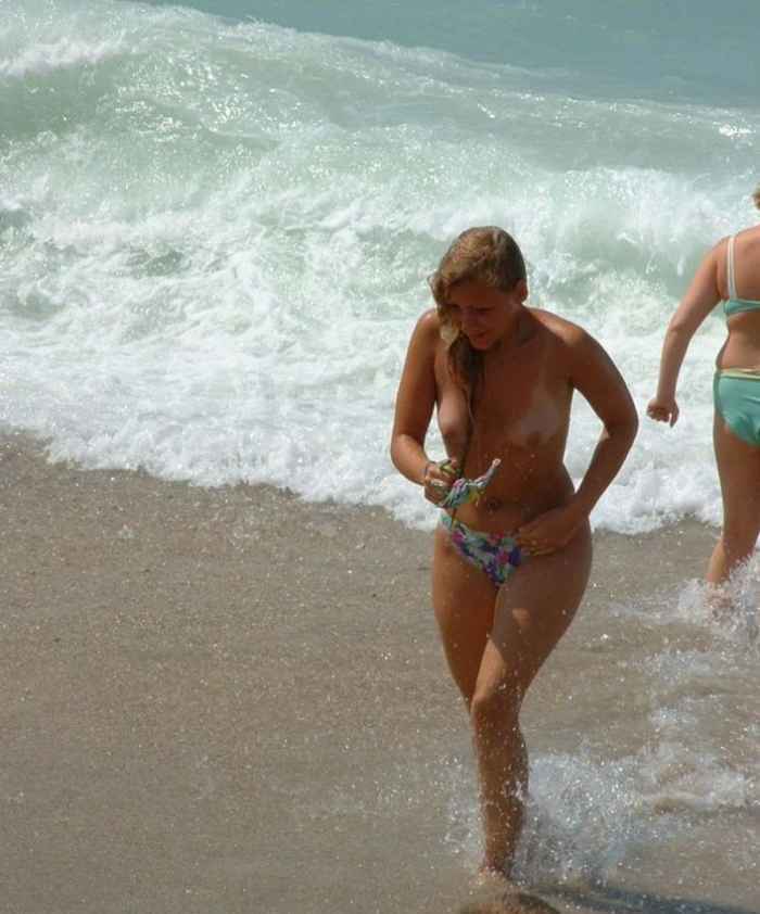 Девушки на пляже голышом