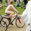Эротические фото женщины на велосипеде в голом виде