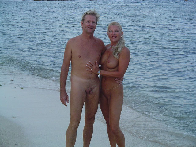 Порно фото попок нудисток на пляже